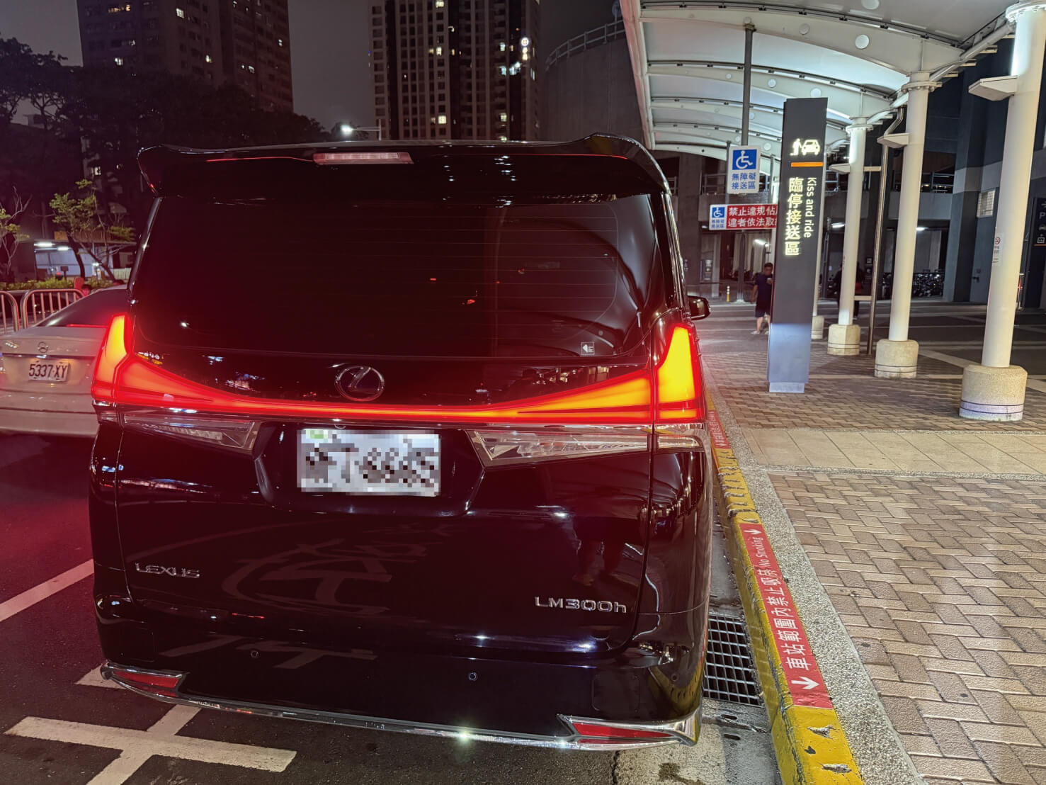 專業與品味兼具｜時客包車Lexus LM300h高雄商務接送真實花絮的第2張圖片