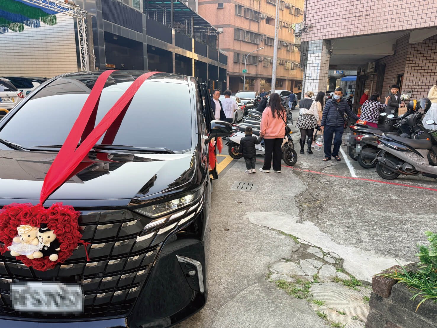 當阿法停在小港門口的那一刻，全場都安靜了一秒的第2張圖片