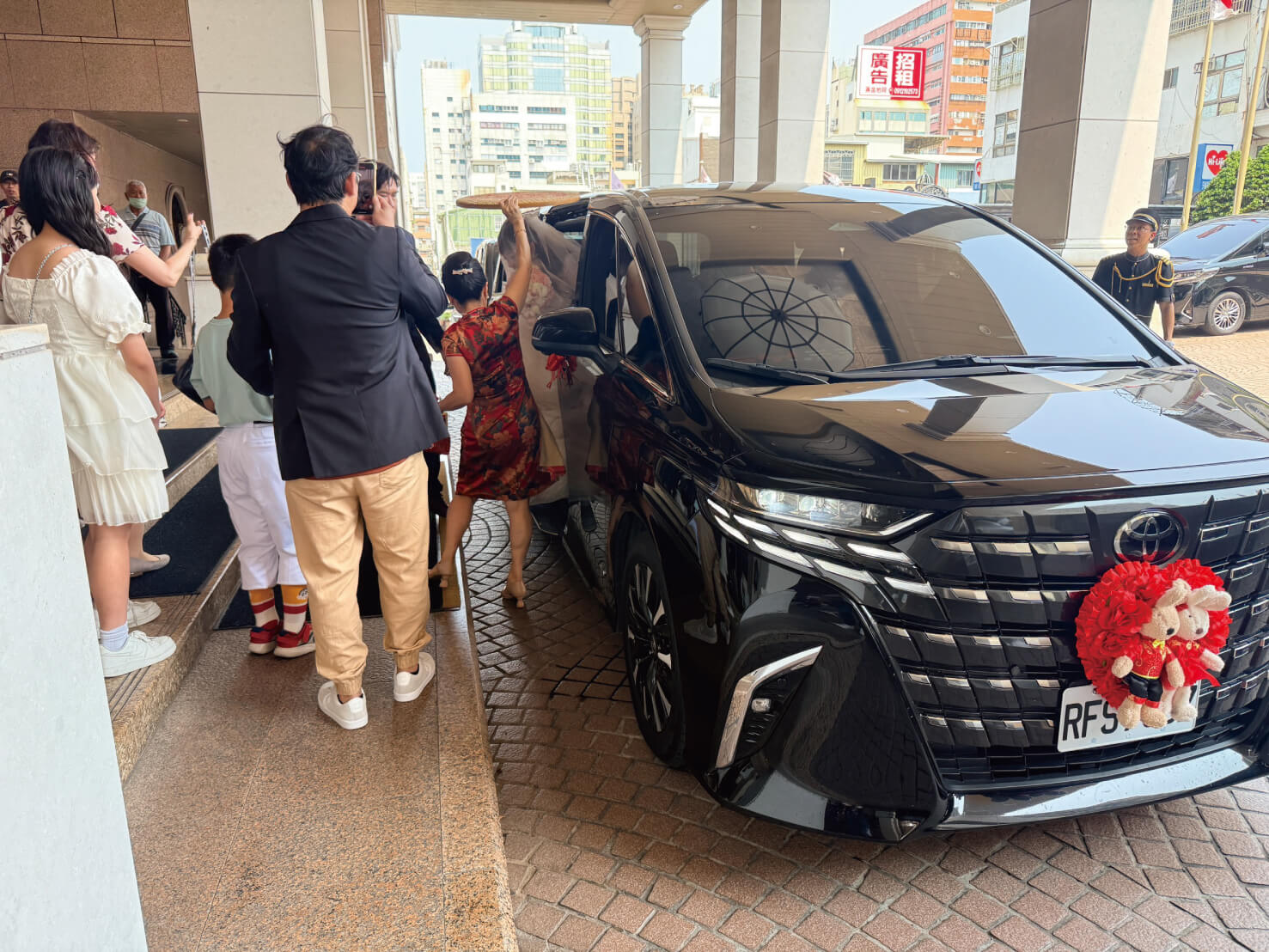 保時捷718領頭，阿法40系壓陣，這場高雄迎娶把高級感拉到剛剛好的第3張圖片